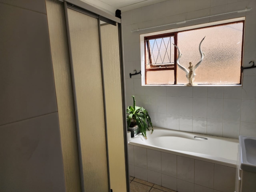 2 Bedroom Property for Sale in Summerstrand Eastern Cape